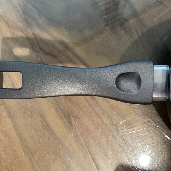 Excellent Condition 4-Piece Frying Pan Set - Picture 7 of 9